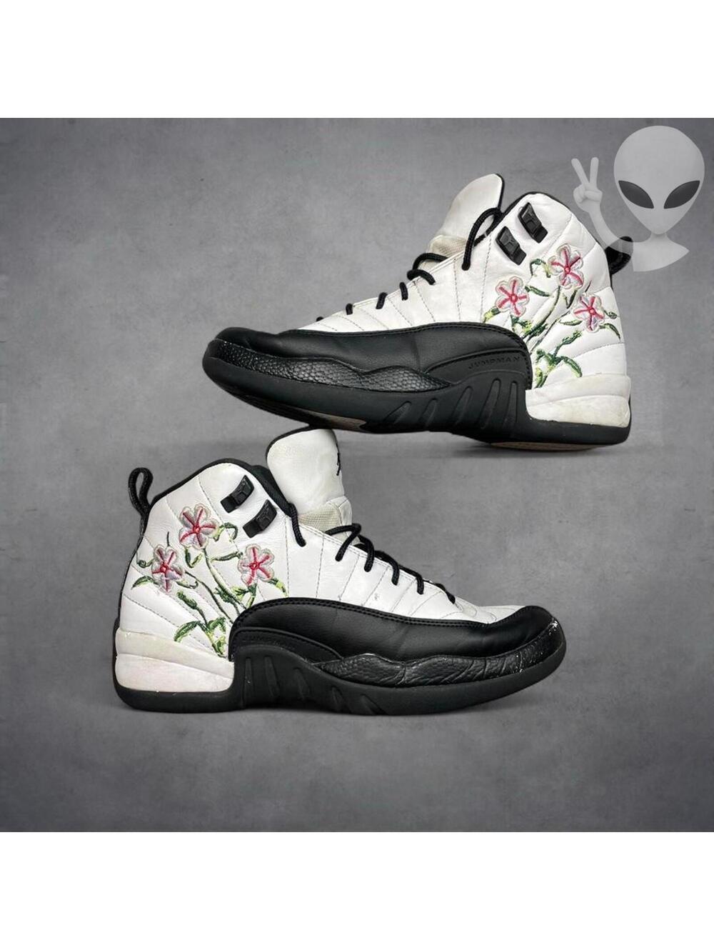 Nike Air Jordan 12 Retro Floral DR6956-100 White Black Women's Size 7.5 Sneaker - Picture 2 of 7